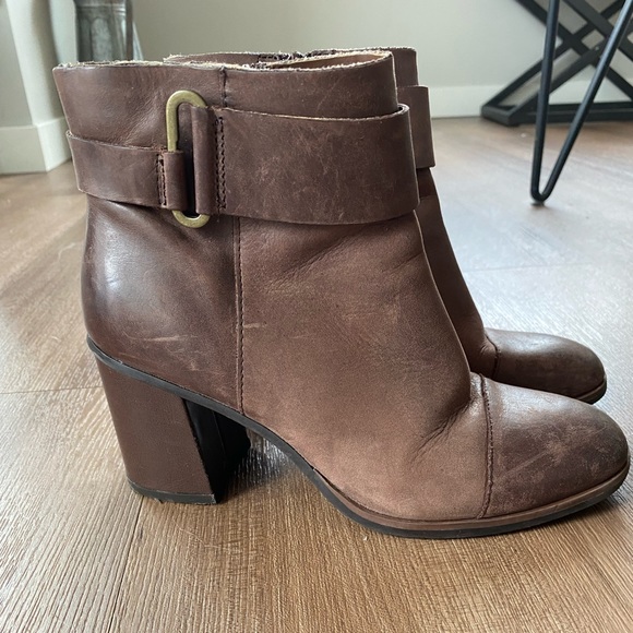 Korks Stacked Heel Leather Booties - Picture 2 of 7